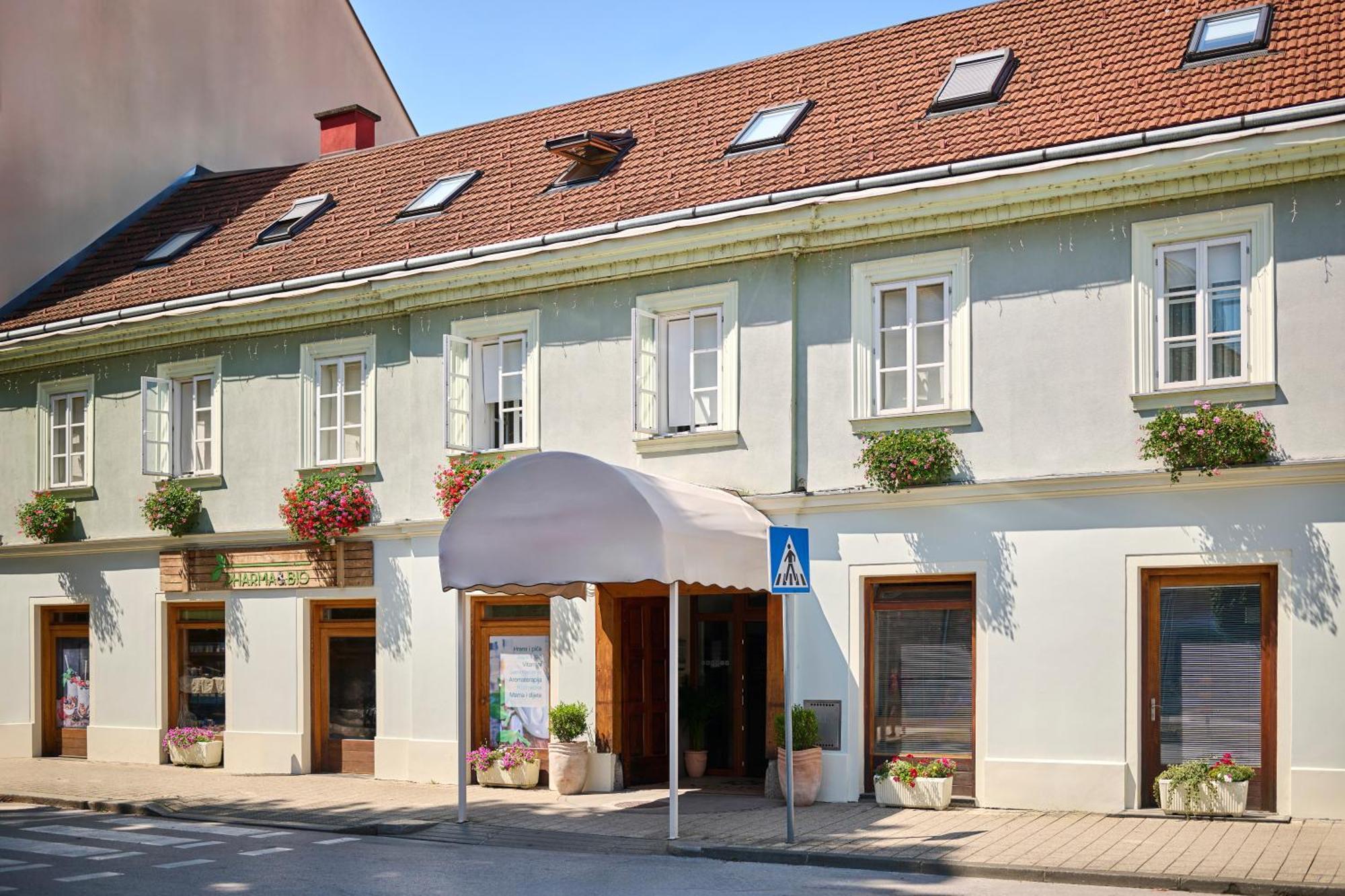Hotel Kadoor Karlovac Exteriér fotografie